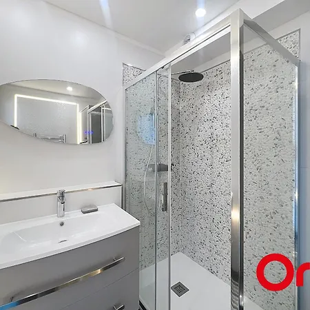 Moderne Avec Terrasse, Climatisé, Wifi, 2 Couchages à - Fr-1-647-50 Appartamento *